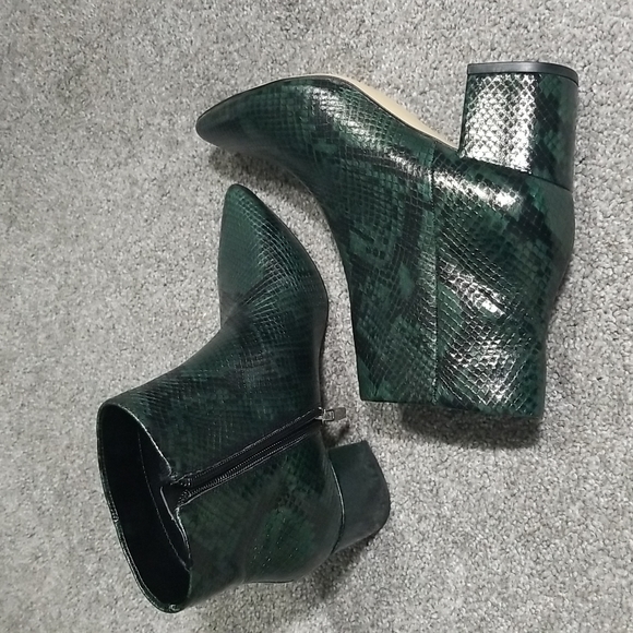 Marc Fisher Jelly Booties In Black/Green Snake 6M - Picture 5 of 10